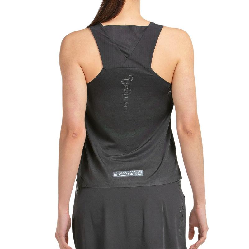 Bullpadel indossa una maglietta nera