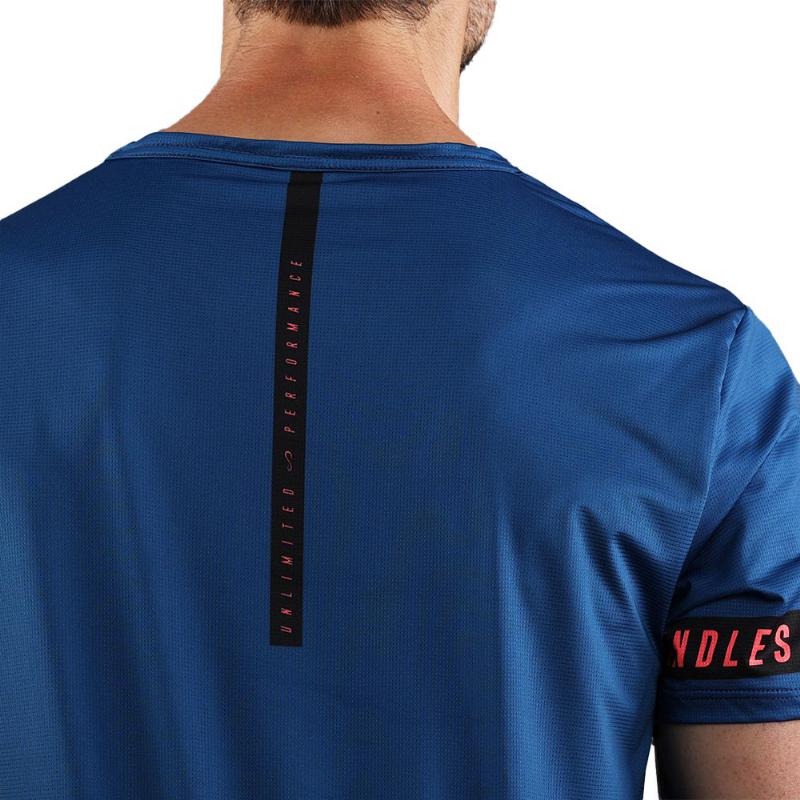 Camiseta Azul ?s Izzy Rubi Sem Fim