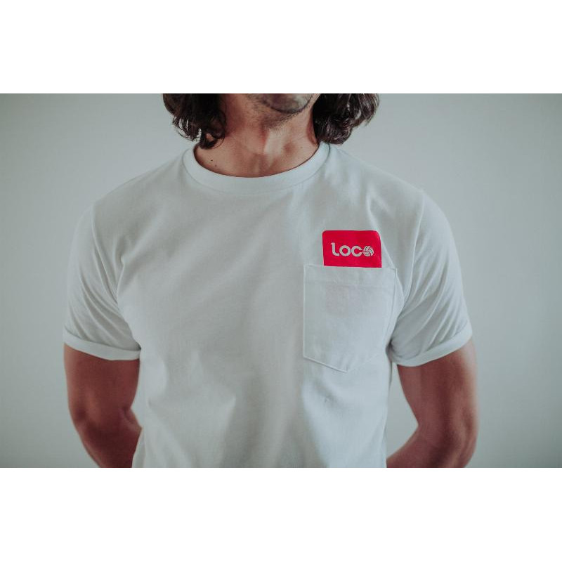 Camiseta branca expulsa louca